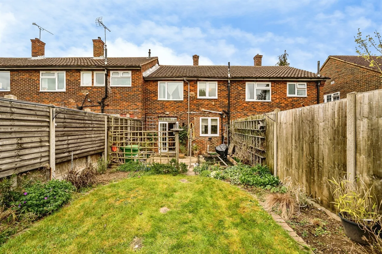 Long Readings Lane, Slough, SL2, photo 18