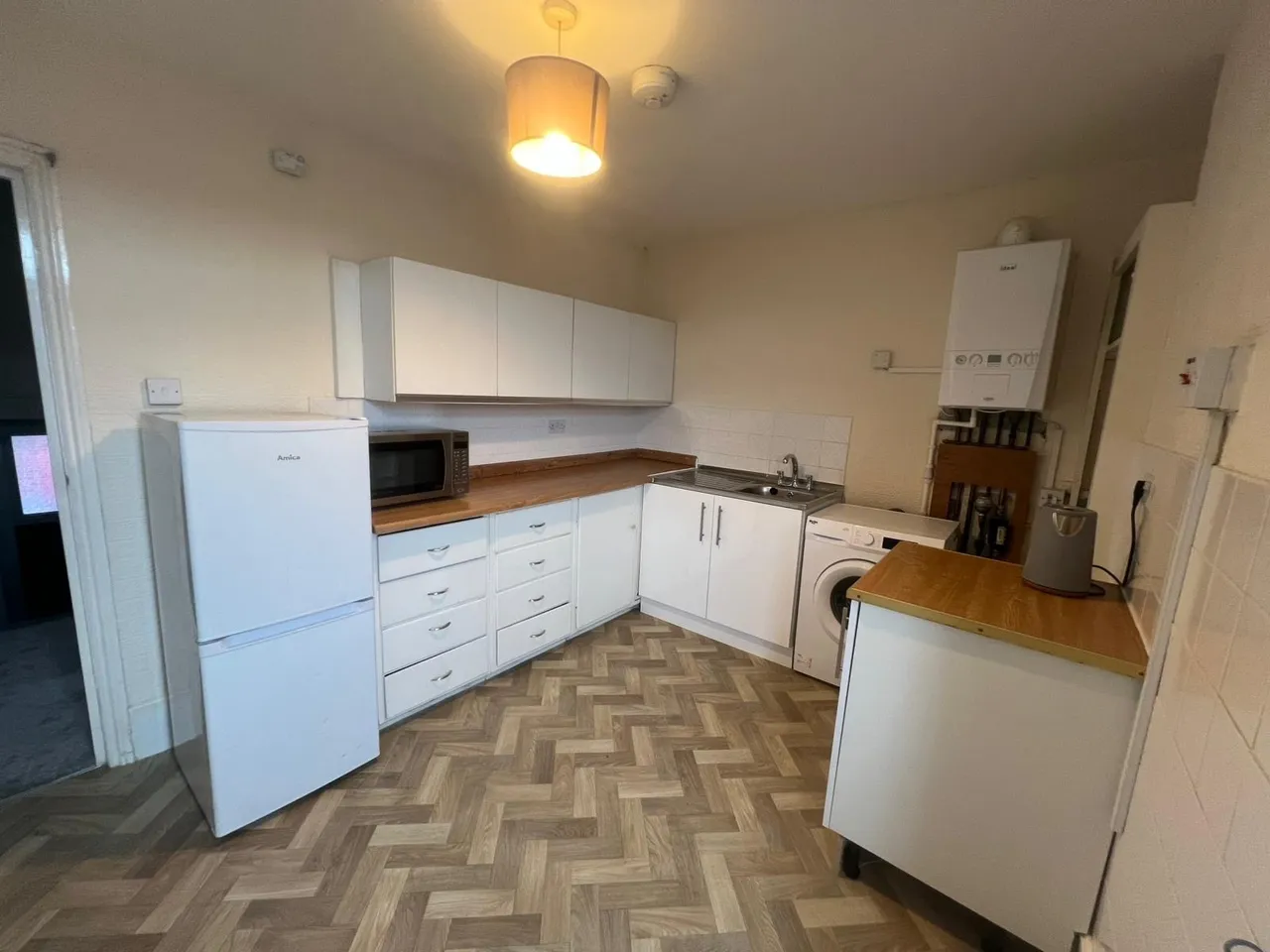 3 bed flat to rent — High Street, BARRY