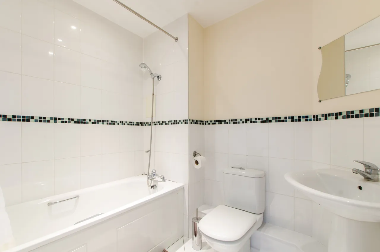 Flat 7 Augustine Bell Tower, 7 Pancras Way, London, photo 9