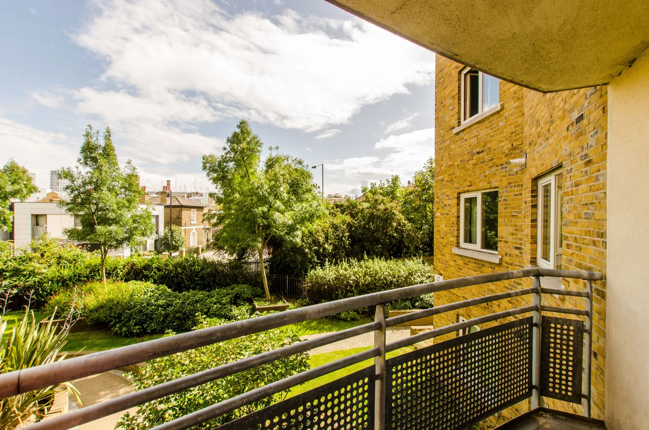 Flat 7 Augustine Bell Tower, 7 Pancras Way, London, photo 5