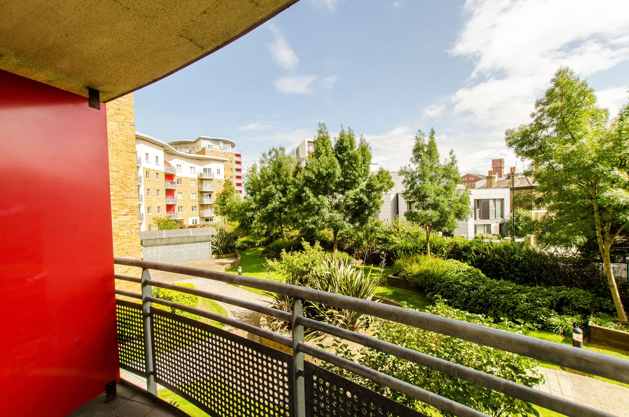 Flat 7 Augustine Bell Tower, 7 Pancras Way, London, photo 4