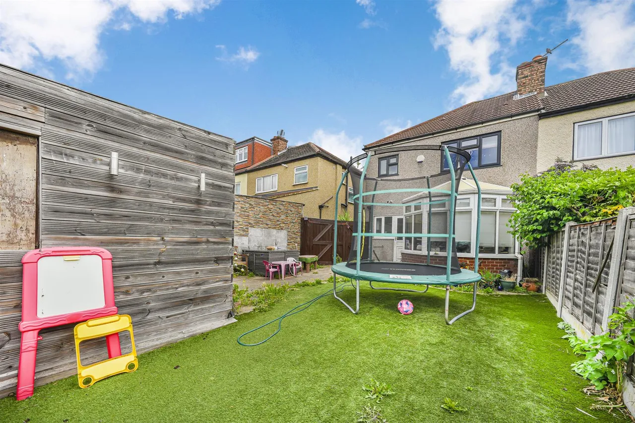 Queens Grove Road, North Chingford, E4 7BT, photo 10