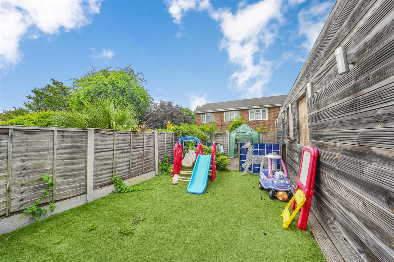 Queens Grove Road, North Chingford, E4 7BT, photo 11
