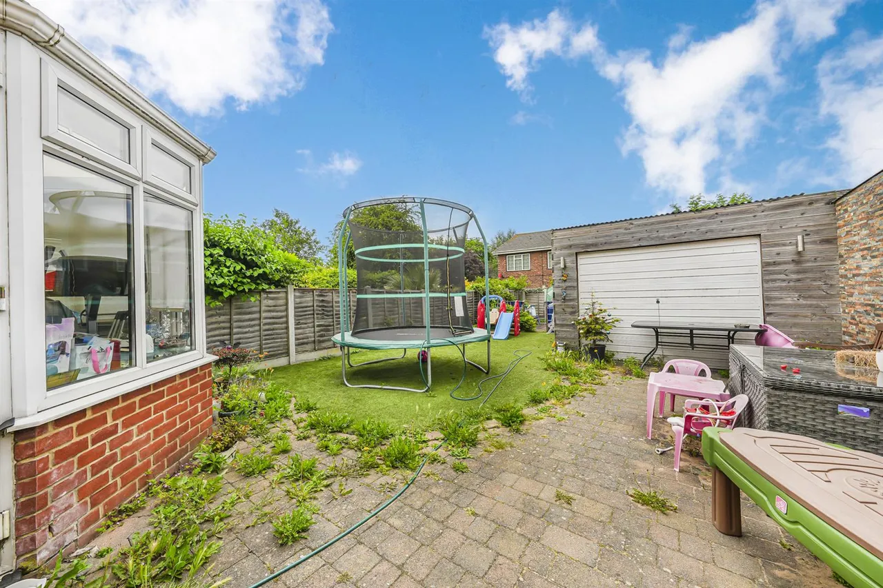 Queens Grove Road, North Chingford, E4 7BT, photo 9