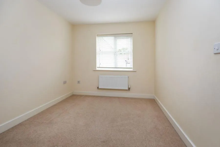 Larkspur Drive, RH15, photo 8