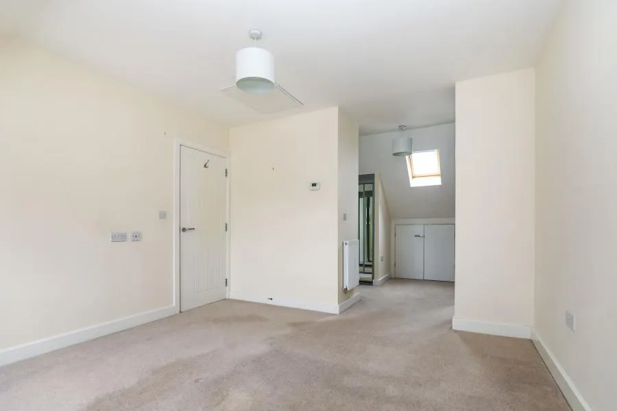 Larkspur Drive, RH15, photo 5