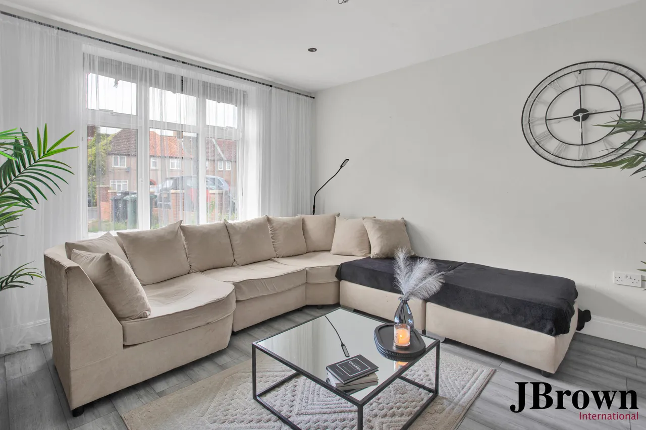 3 bed house for sale, Deansbrook Road, Edgware, HA8