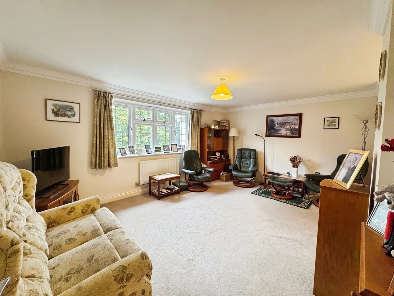 Canterbury Gardens, Farnborough, Hampshire, GU14 6TZ, photo 5