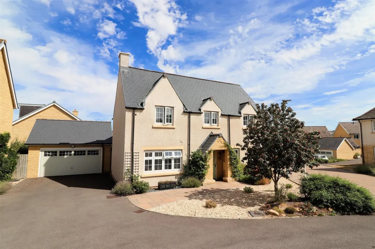 4 bed house for sale — Oldhill Grove, Winchcombe, Cheltenham