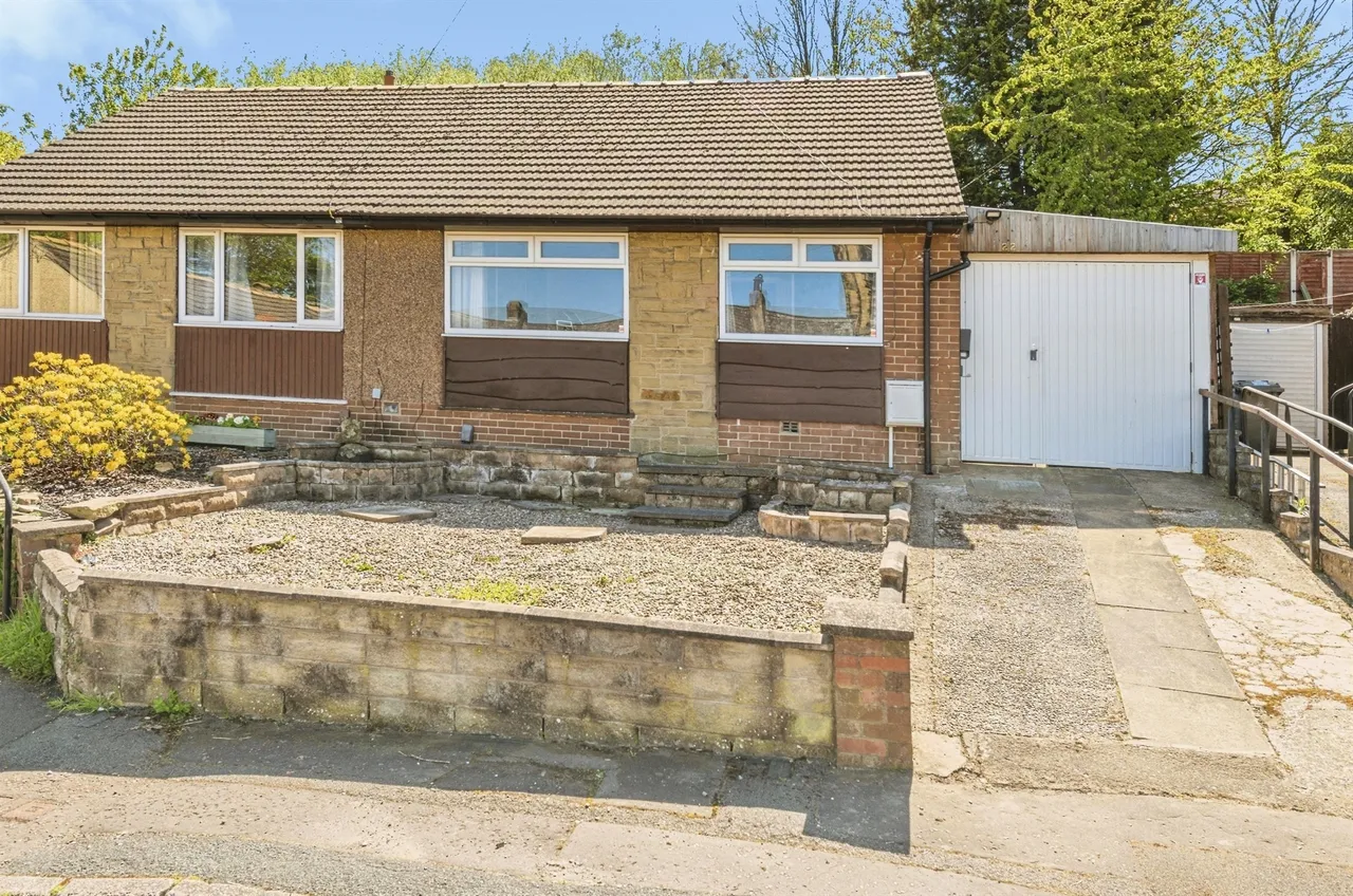2 bed house for sale — St. Johns Drive, Huddersfield