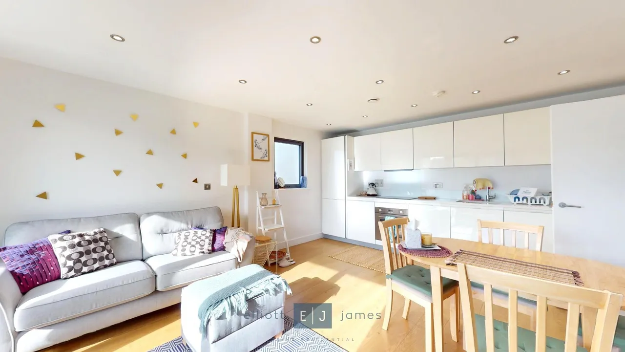 The Broadway, Loughton, IG10, photo 2