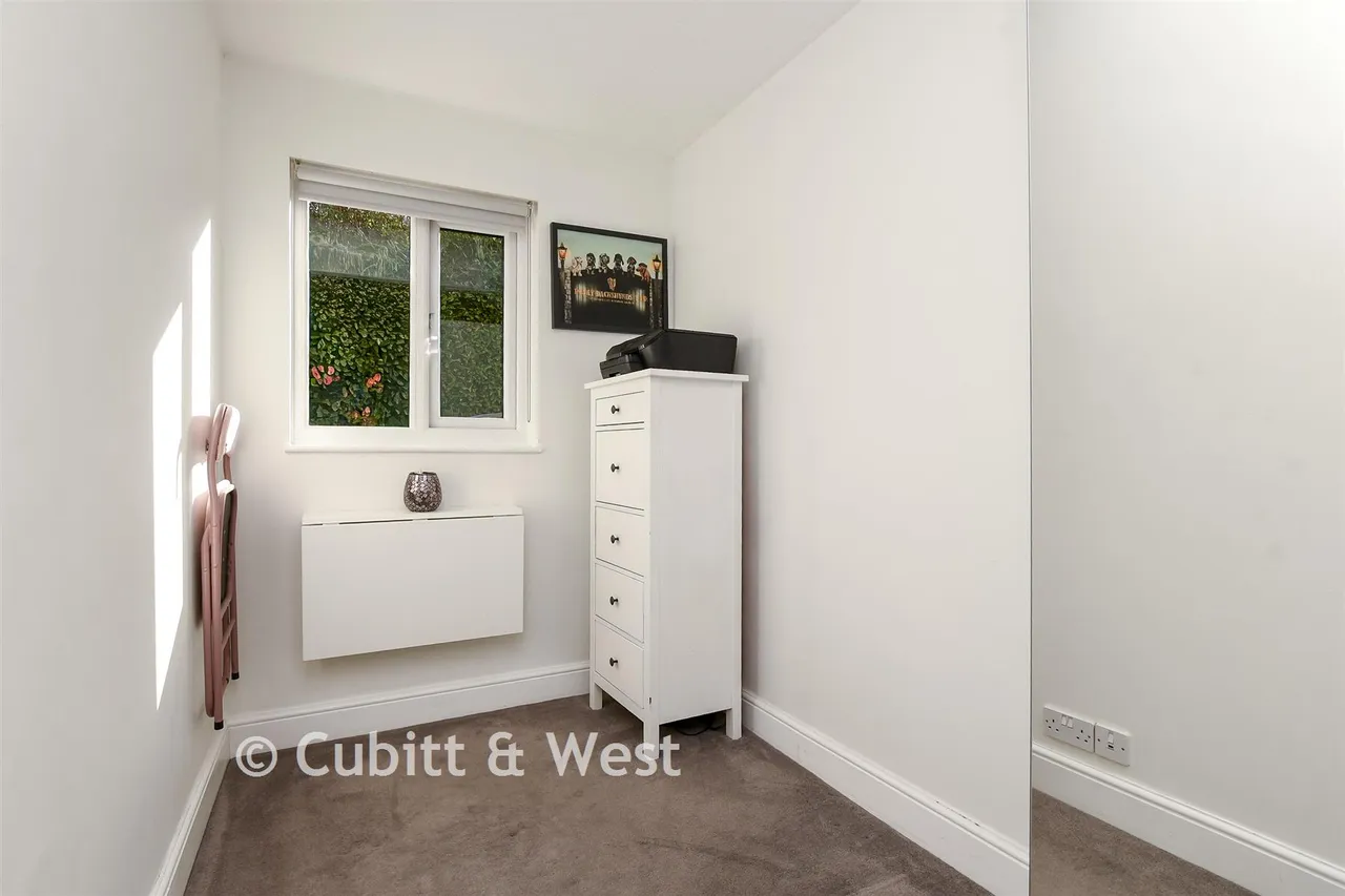 Canons Close, Reigate, RH2, photo 7