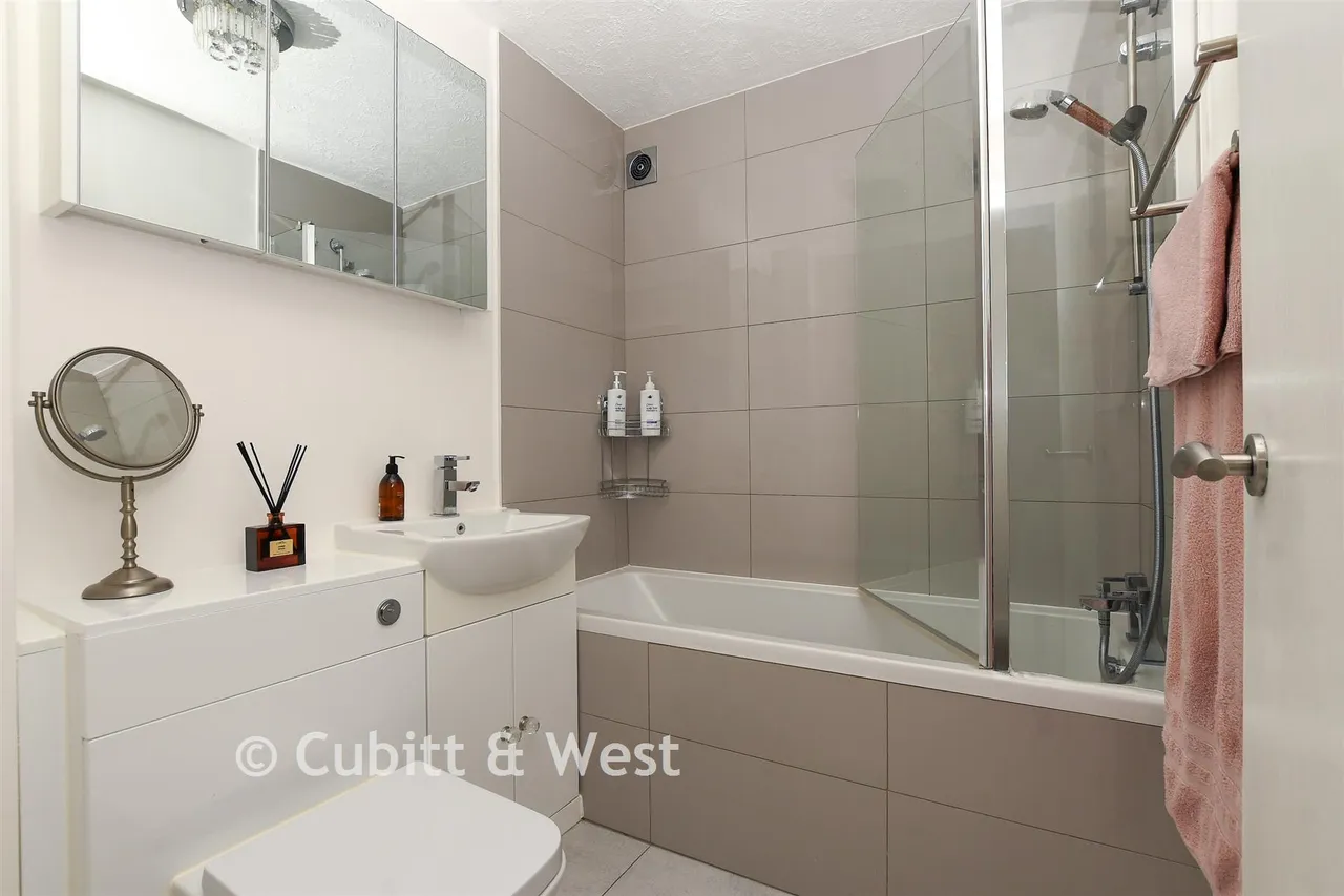 Canons Close, Reigate, RH2, photo 6