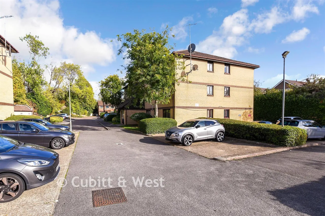 Canons Close, Reigate, RH2, photo 8