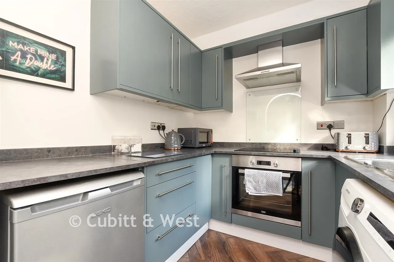 Canons Close, Reigate, RH2, photo 4