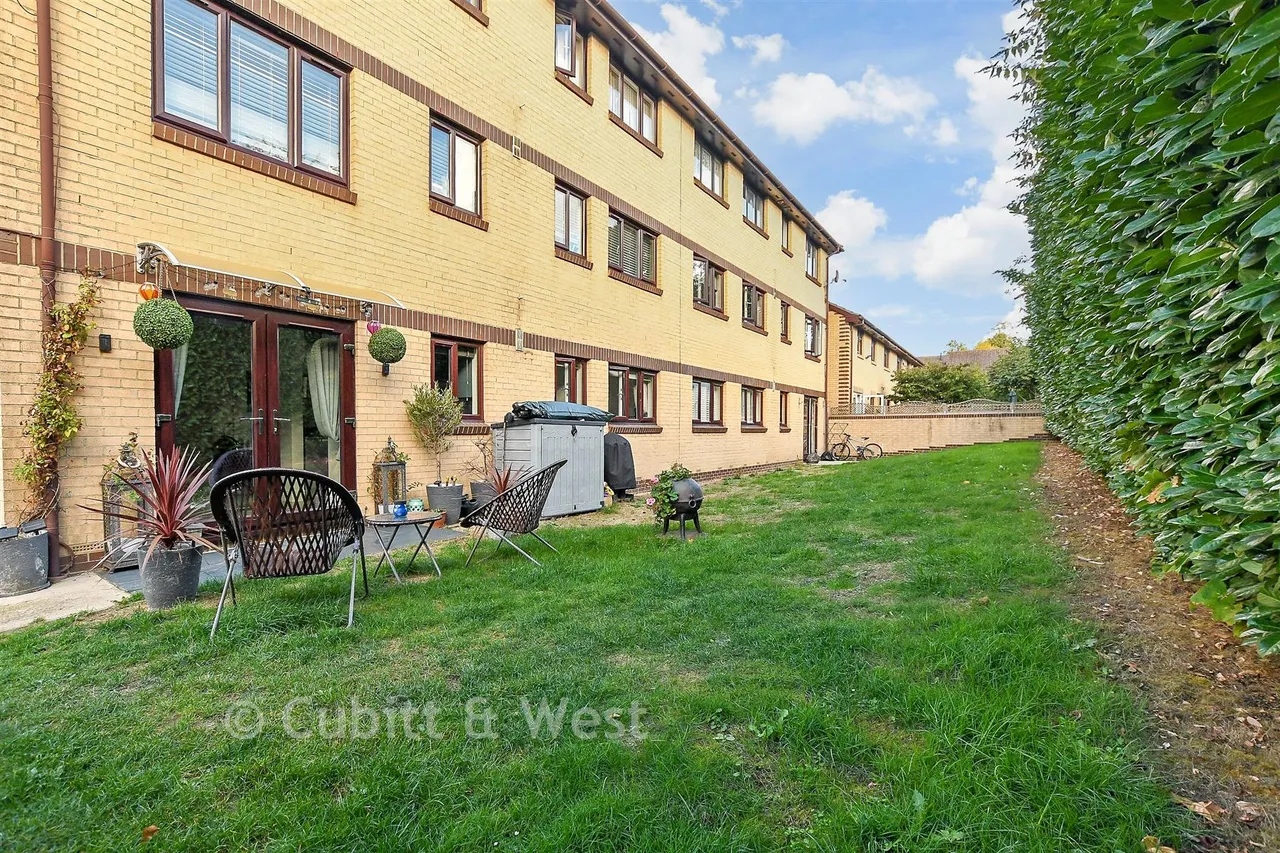 Canons Close, Reigate, RH2, photo 9
