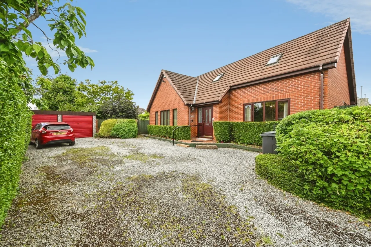 3 bed house for sale — Elm Road, Penketh, Warrington, Cheshire, WA5