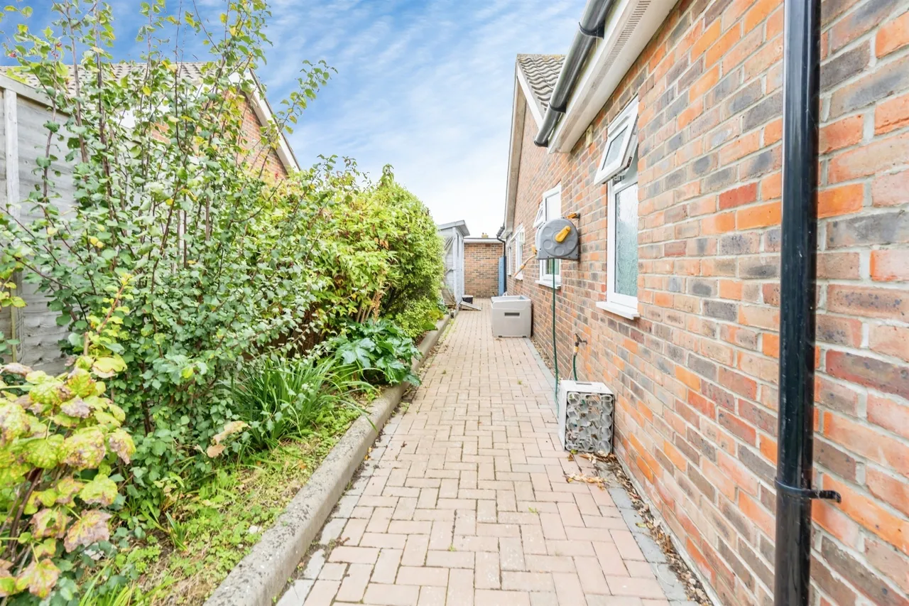 Fitzwilliam Close, Bognor Regis, PO21, photo 14