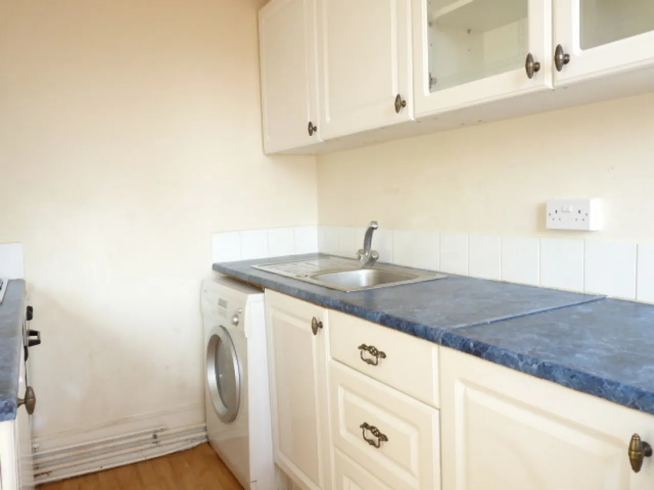 Bell Lane, Blackwater, GU17, photo 2