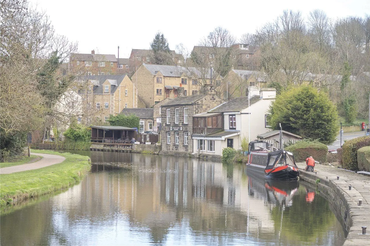 Canal Walk, Rodley, LS13, photo 6
