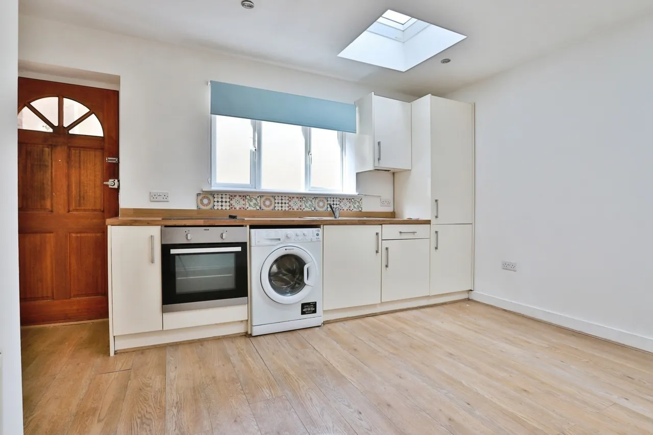 Christchurch Road, Bournemouth, BH7, photo 12