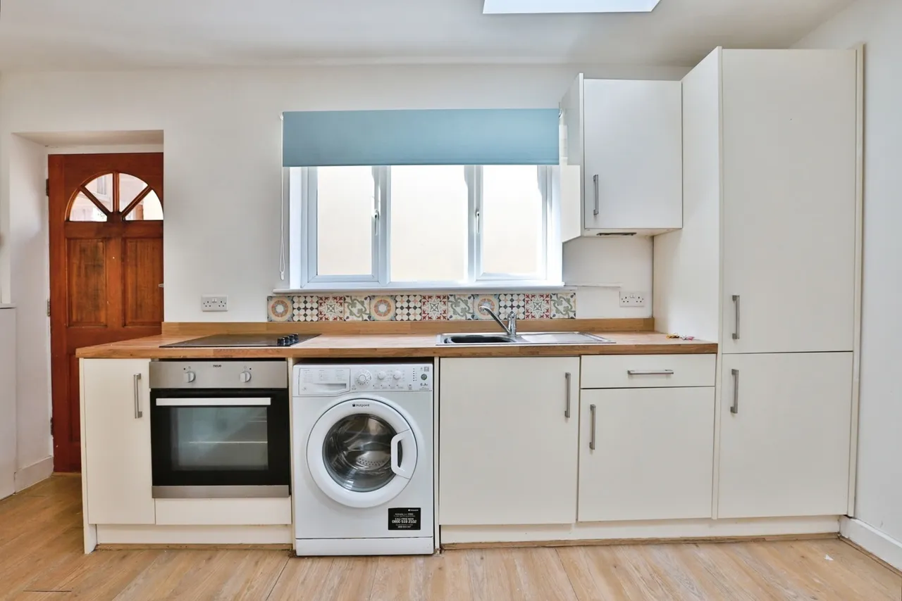 Christchurch Road, Bournemouth, BH7, photo 13