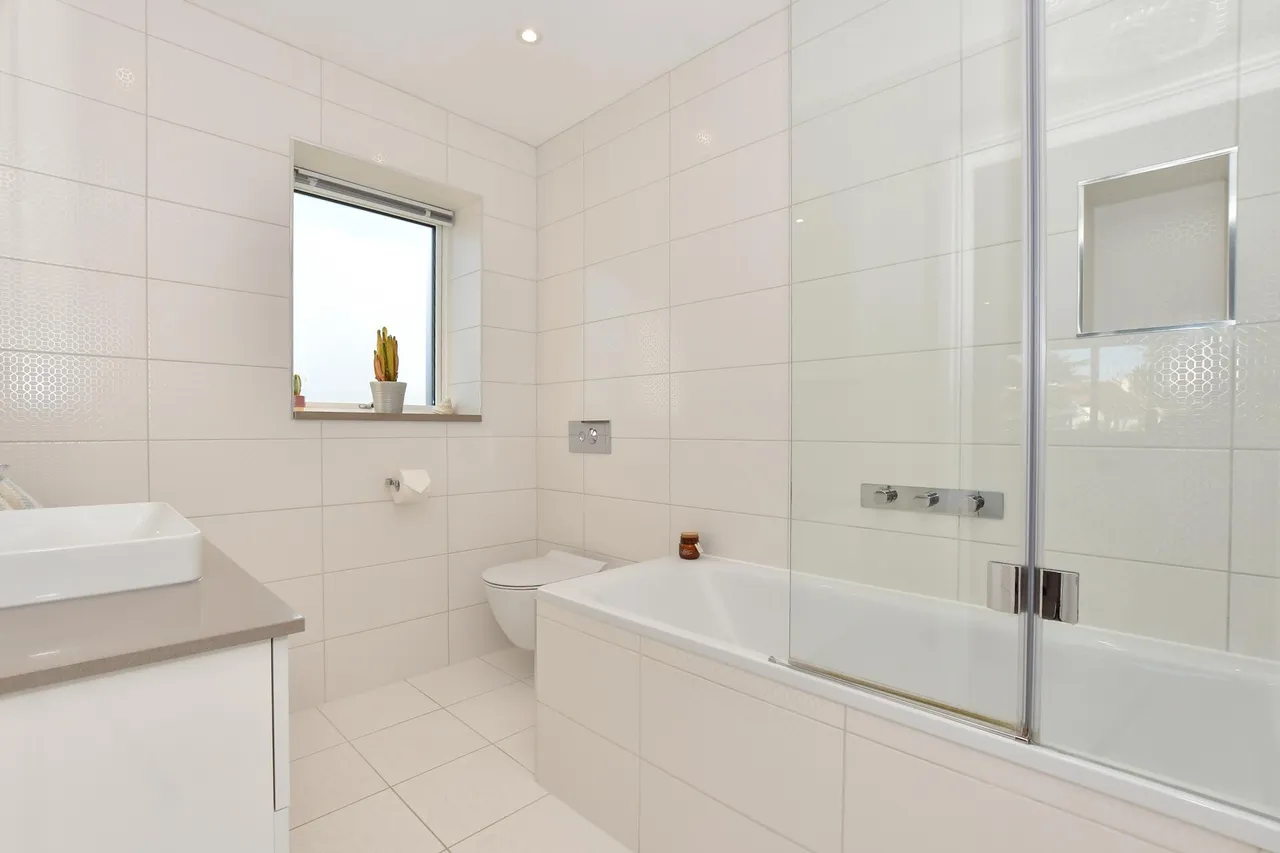 Lindenthorpe Road, Broadstairs, CT10, photo 17
