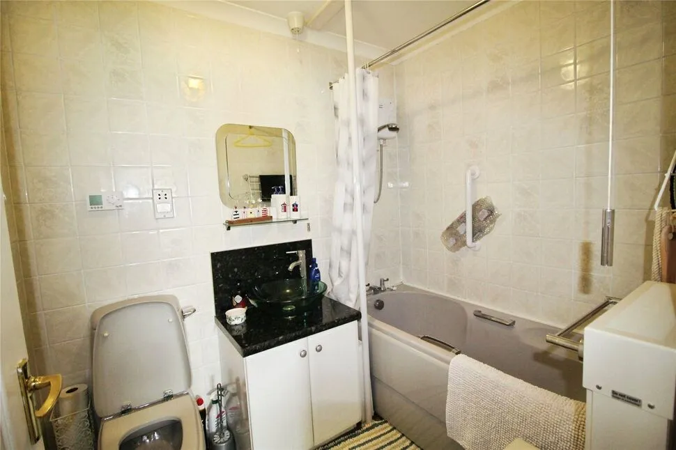 Ashlawn Gardens, Winchester Road, Hampshire, SP10, photo 6