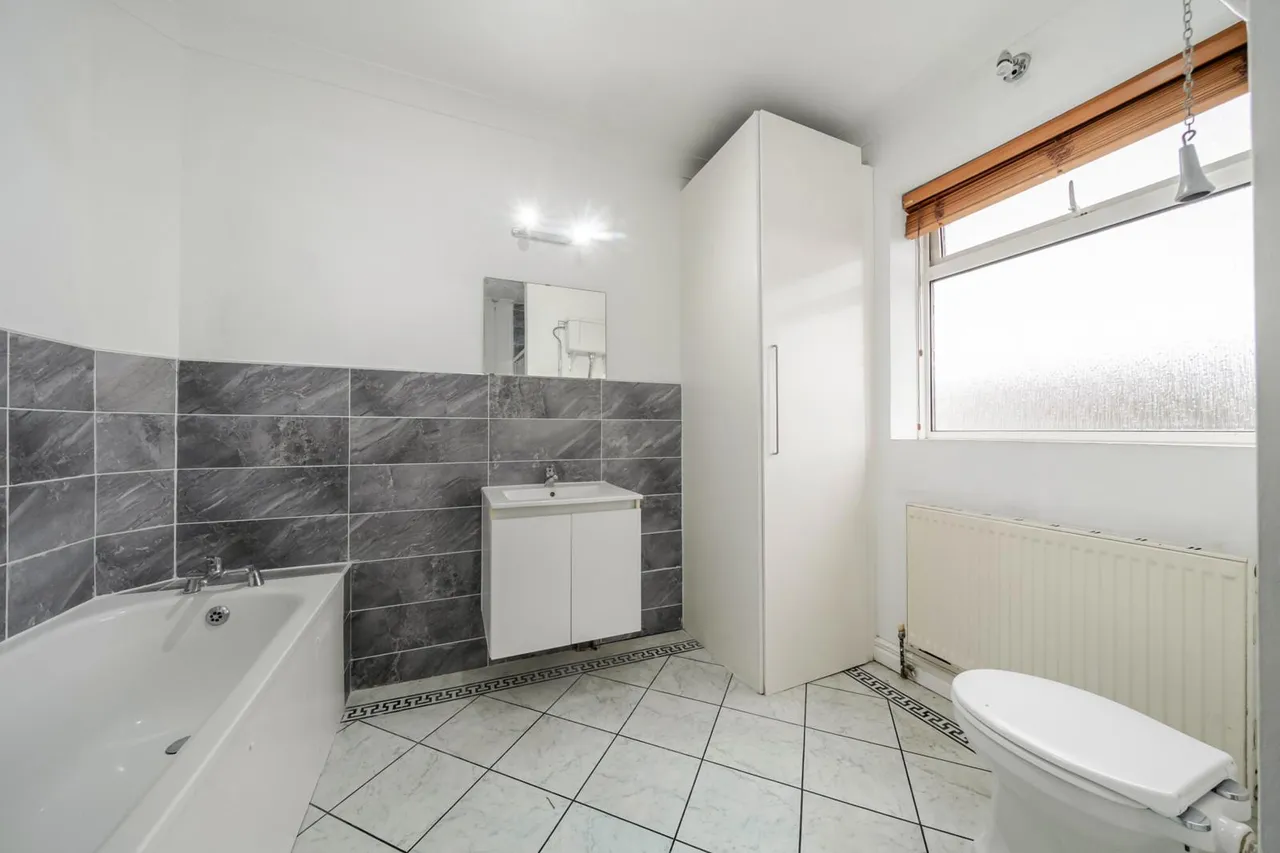 Wrotham Road, DA16, photo 5