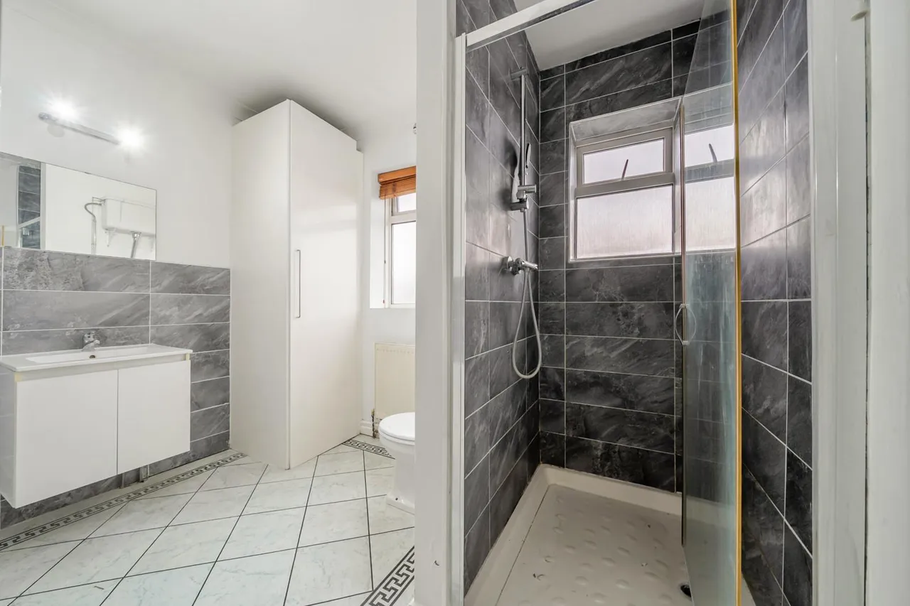 Wrotham Road, DA16, photo 8