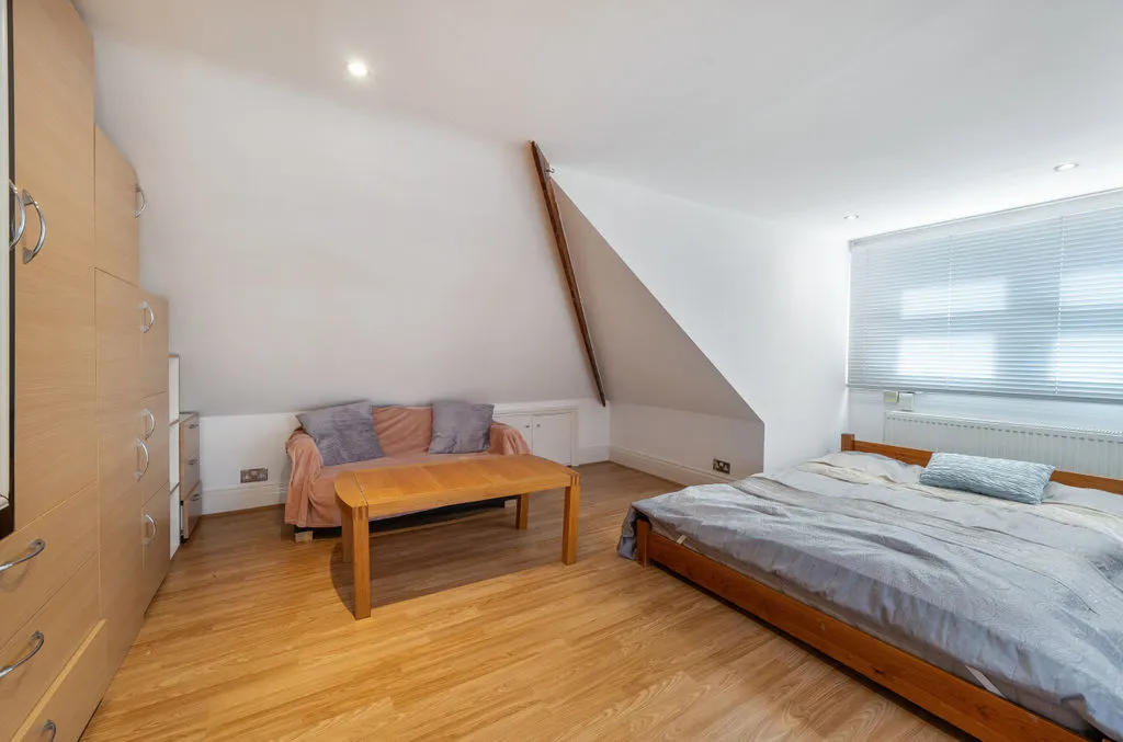 142 Godstone Road, Purley CR8 2DF, photo 13
