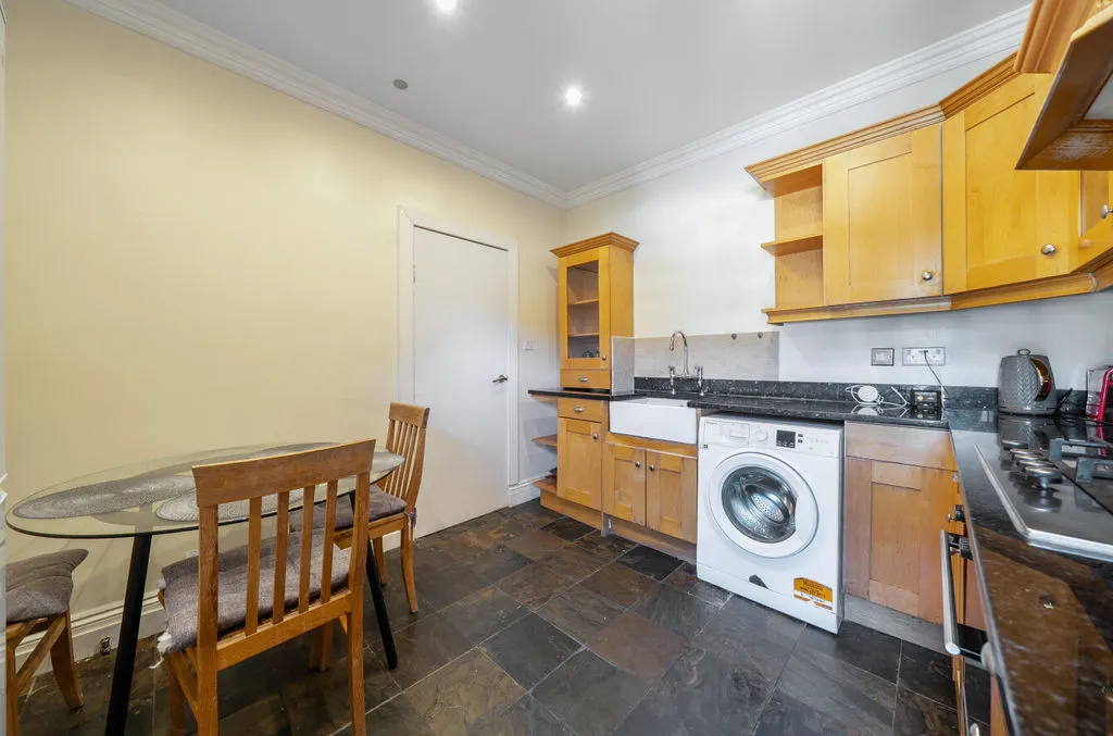 142 Godstone Road, Purley CR8 2DF, photo 4