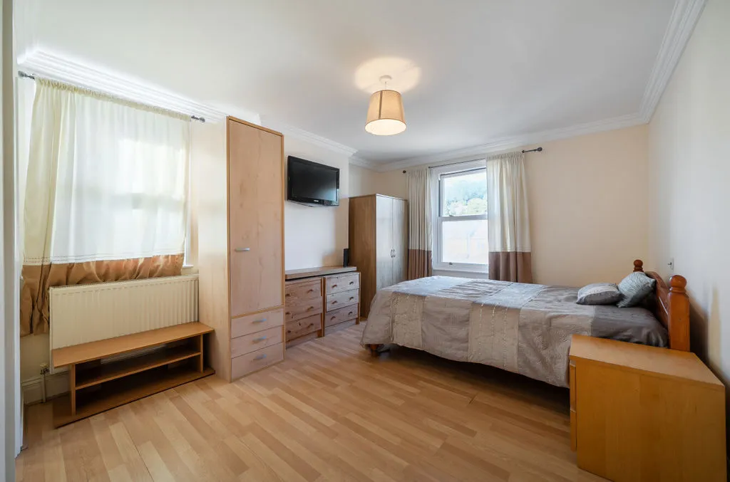 142 Godstone Road, Purley CR8 2DF, photo 5