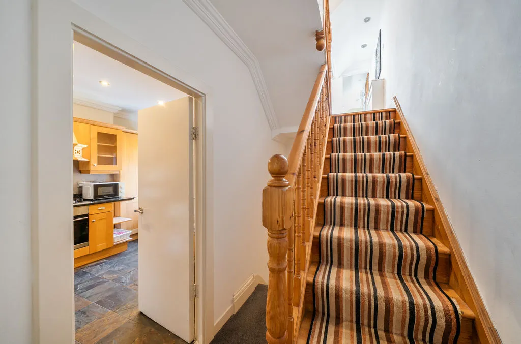 142 Godstone Road, Purley CR8 2DF, photo 9
