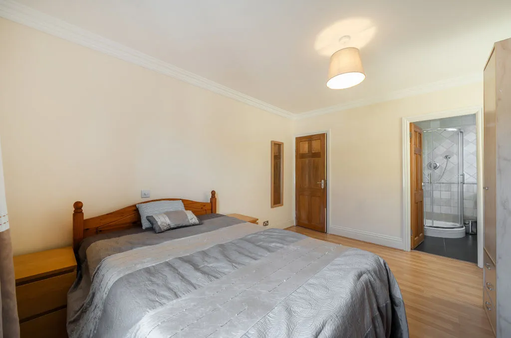 142 Godstone Road, Purley CR8 2DF, photo 6