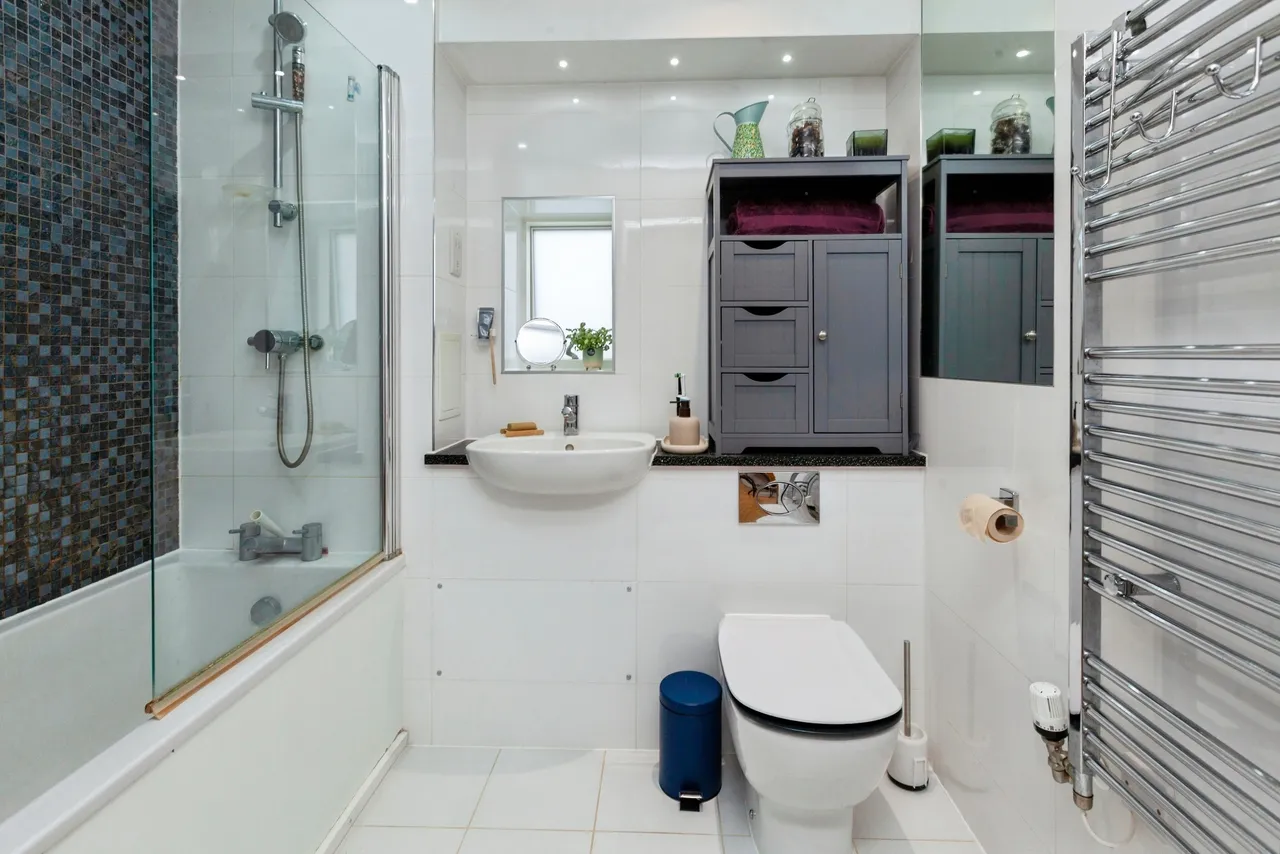 Great Charta Close, Egham, TW20, photo 9