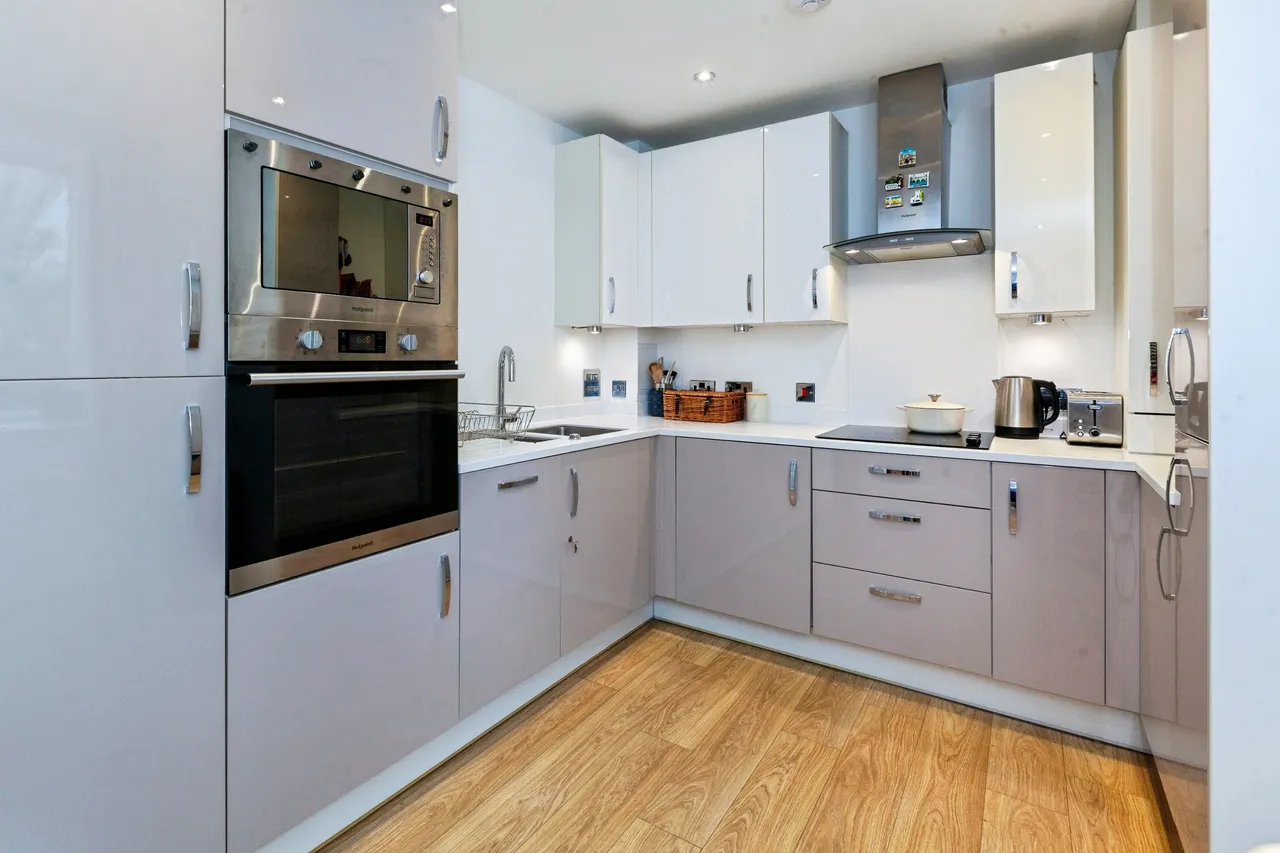 Great Charta Close, Egham, TW20, photo 5