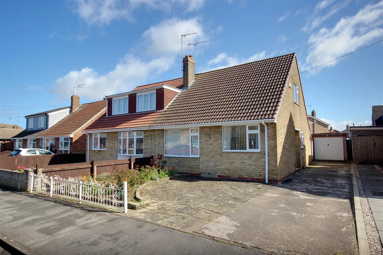 2 bed property for sale — Chestnut Avenue, Beverley