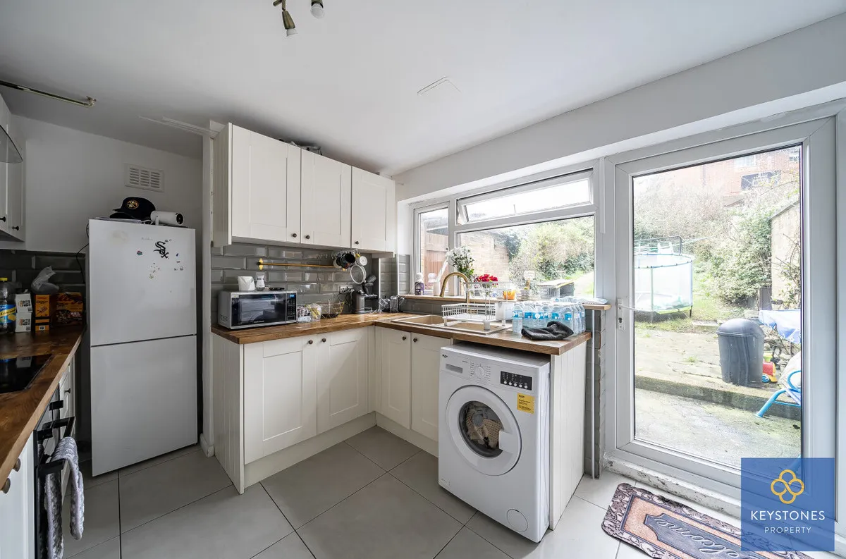 Highfield Road, Romford, Collier Row, RM5 3AE, photo 6