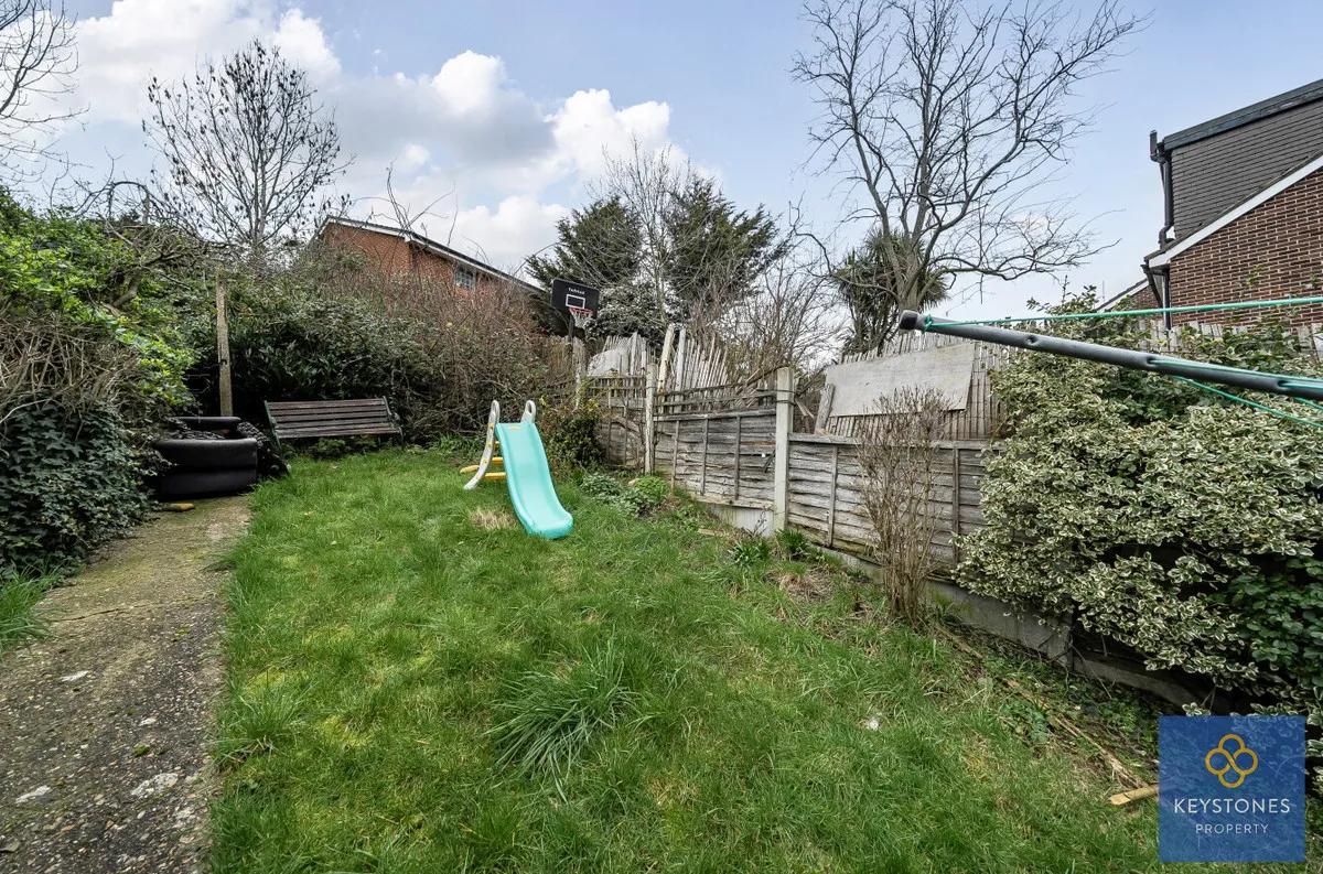 Highfield Road, Romford, Collier Row, RM5 3AE, photo 16
