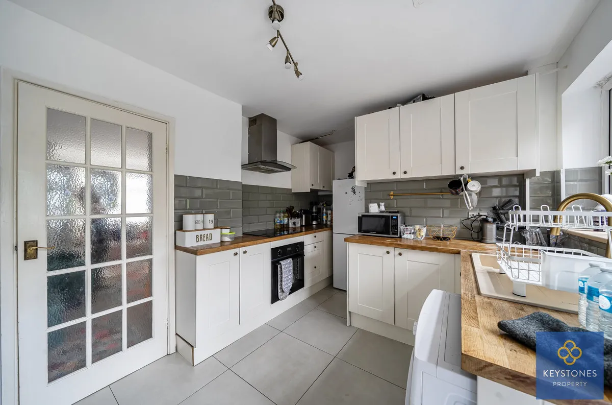 Highfield Road, Romford, Collier Row, RM5 3AE, photo 2