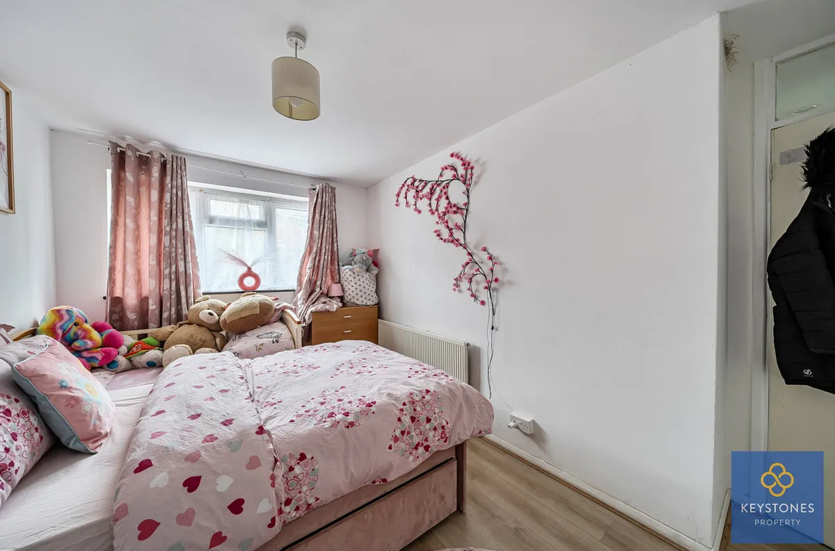 Highfield Road, Romford, Collier Row, RM5 3AE, photo 12