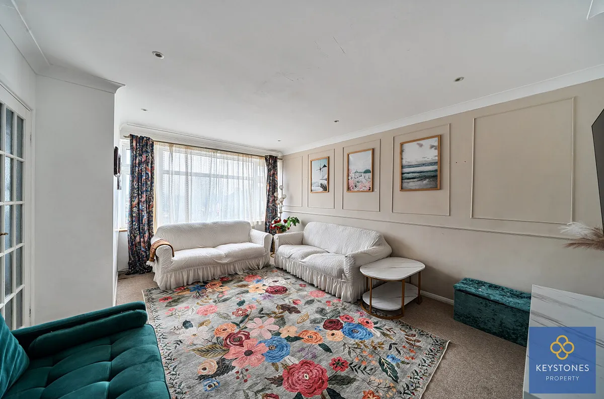 Highfield Road, Romford, Collier Row, RM5 3AE, photo 3