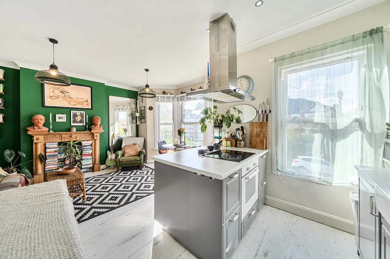 Birkhall Road, SE6, photo 9