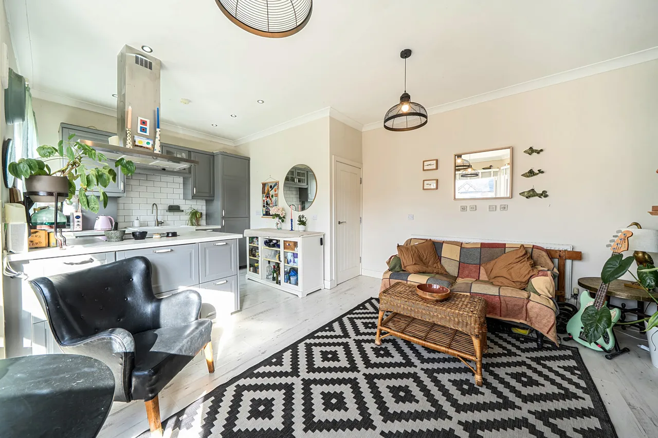 Birkhall Road, SE6, photo 8