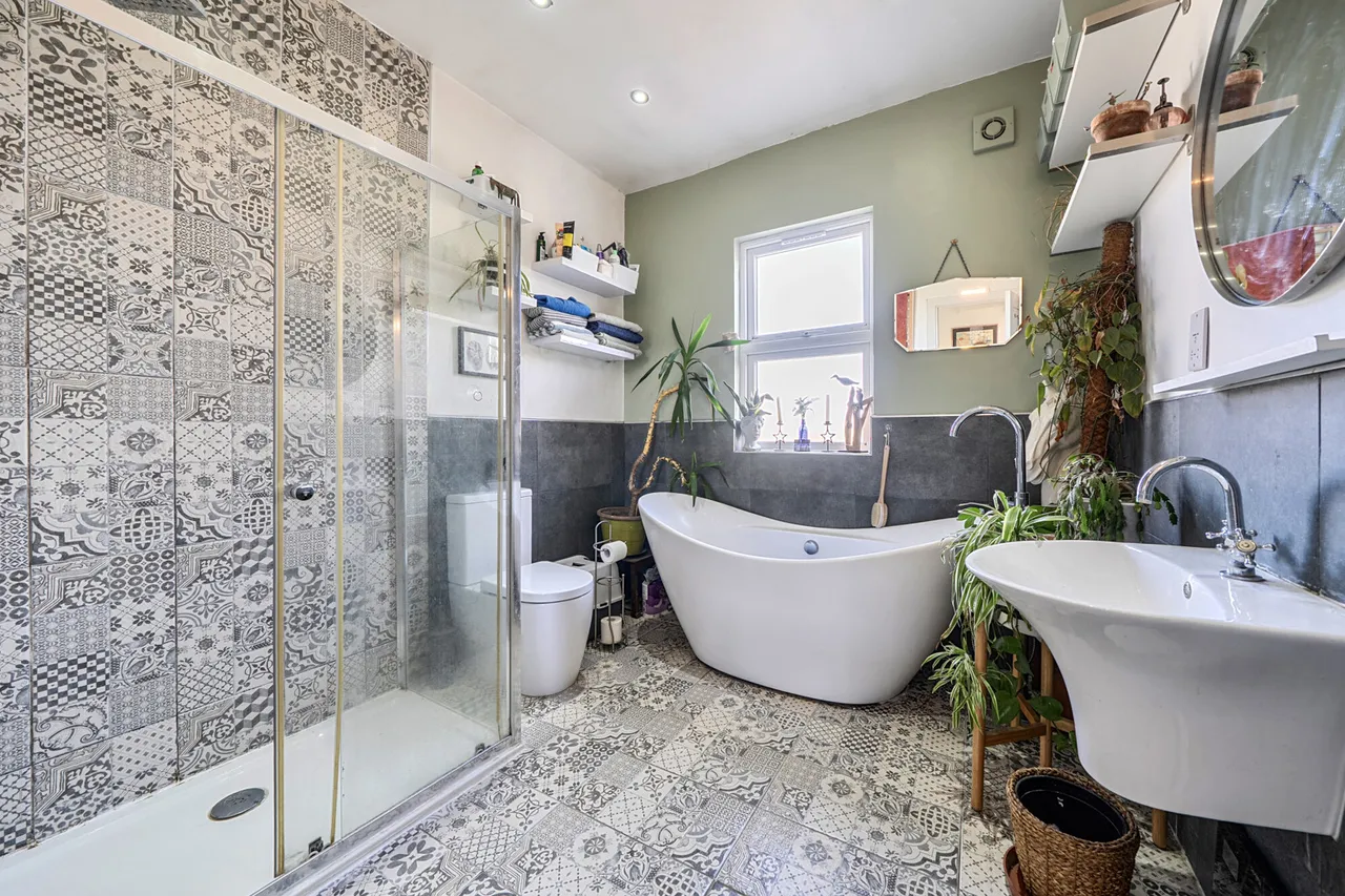 Birkhall Road, SE6, photo 4