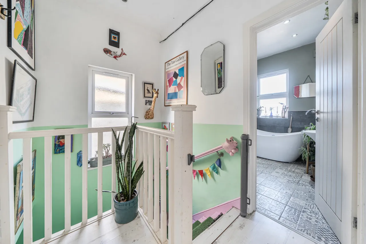 Birkhall Road, SE6, photo 10