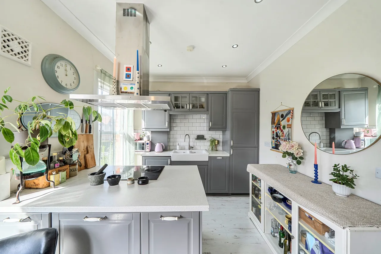 Birkhall Road, SE6, photo 3