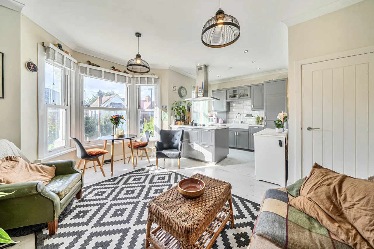Birkhall Road, SE6, photo 2