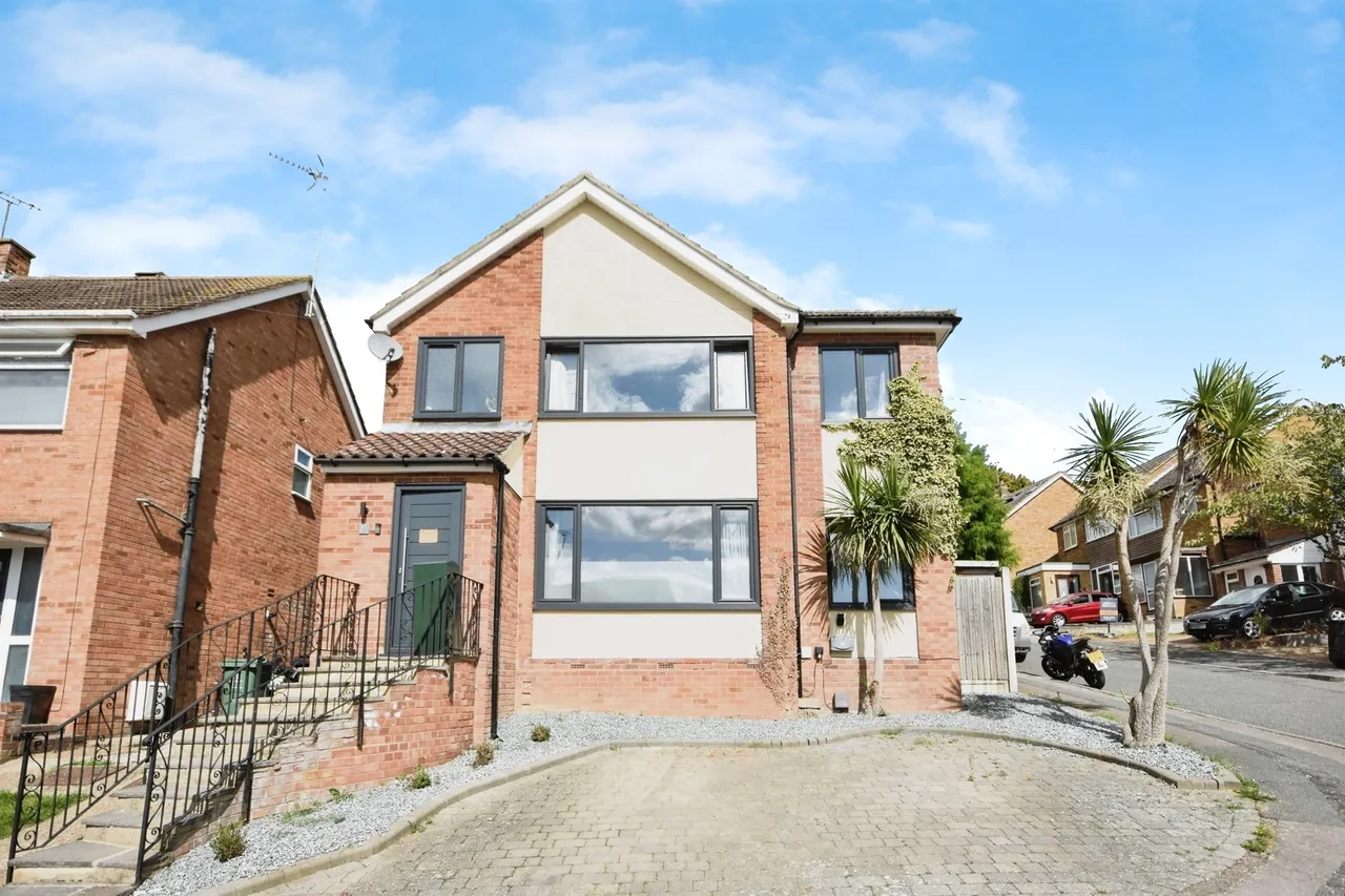 4 bed house for sale — Stuart Way, Billericay